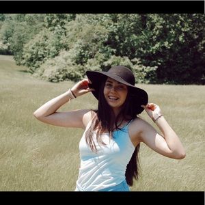 Meet your Posher, Olivia